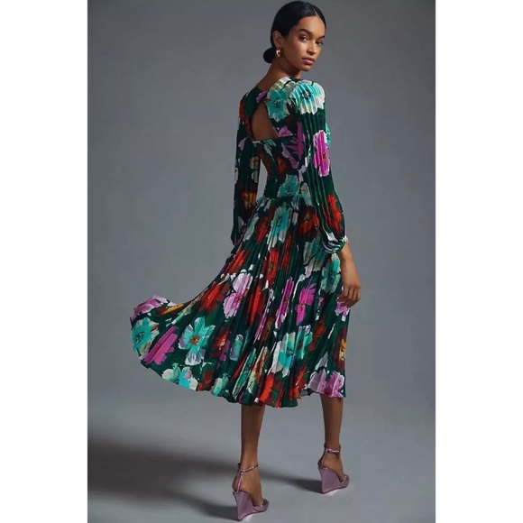 Anthropologie By Anthropologie
Pleated V-Neck Dress Size 12 - Picture 2 of 10